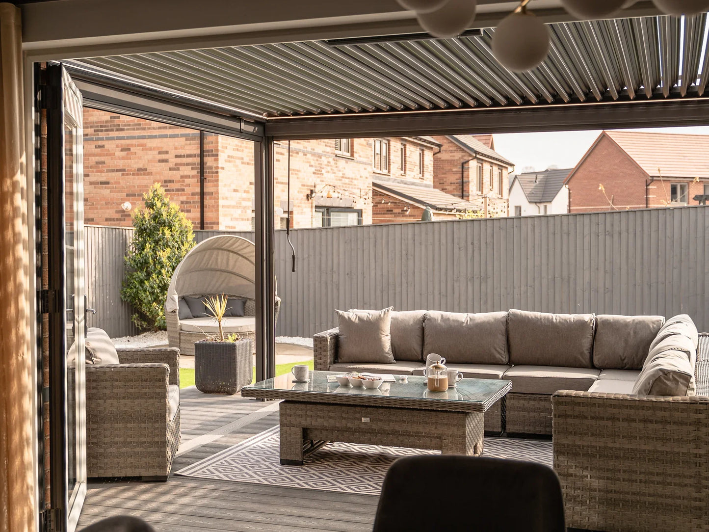 Bioclimatic Pergola with Drop Down Screen 0% Transmittal