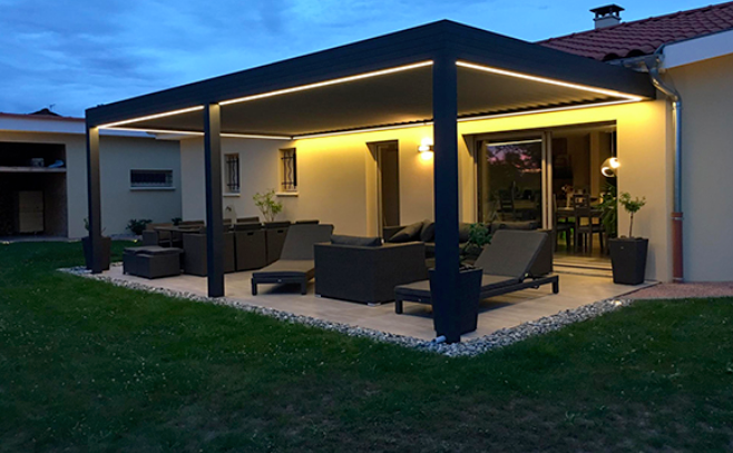 Bioclimatic Pergola with Drop Down Screen 0% Transmittal