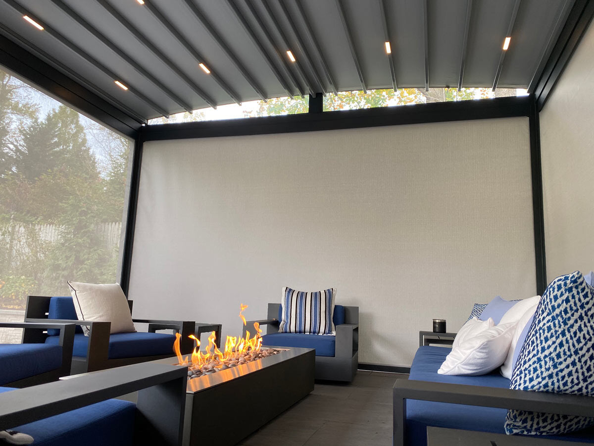 Bioclimatic Pergola with Drop Down Screen 0% Transmittal