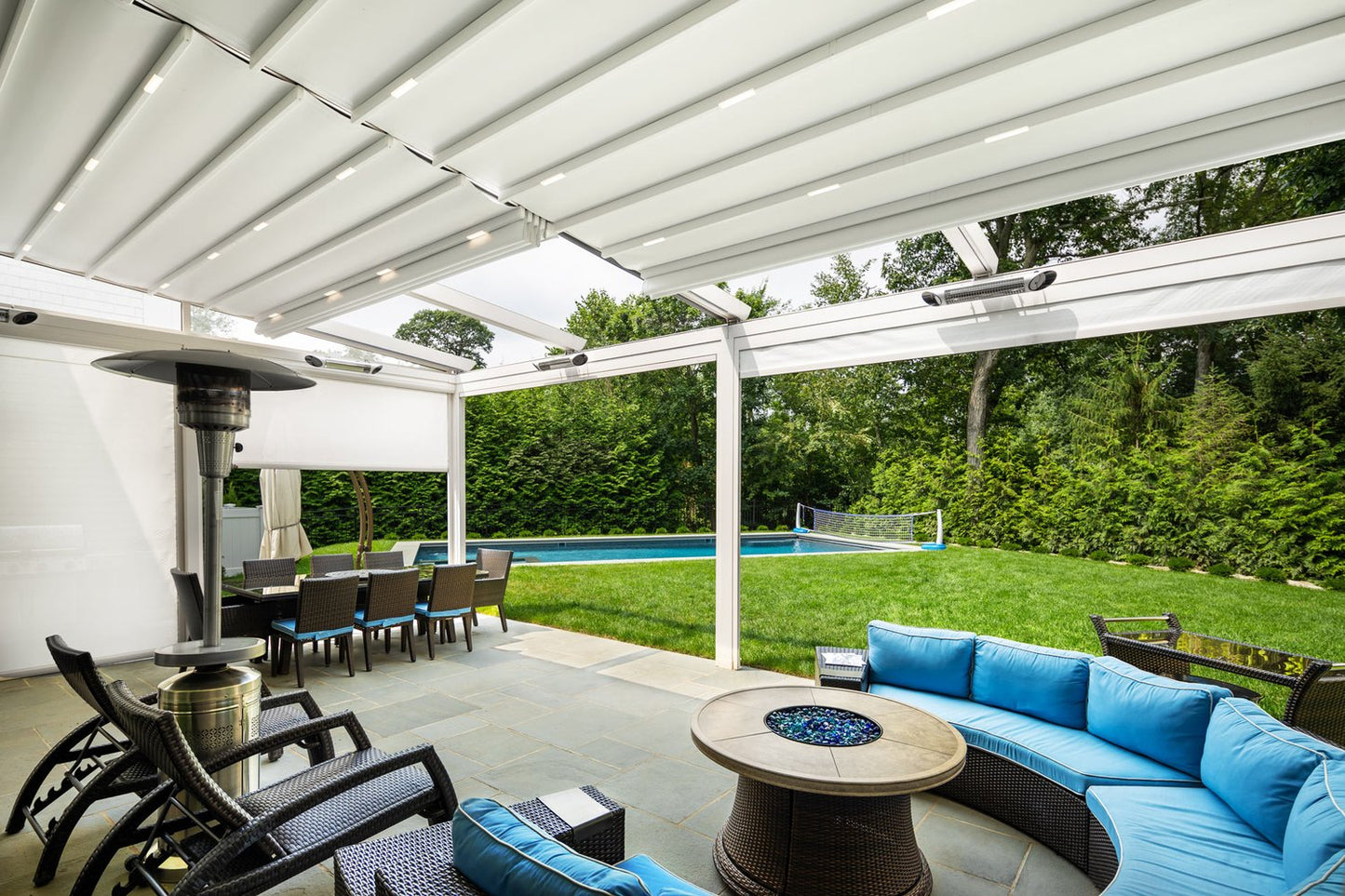 Bioclimatic Pergola with Drop Down Screen 0% Transmittal